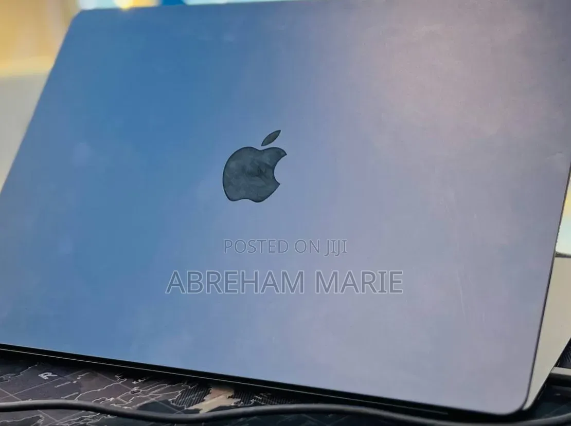 New Laptop Apple MacBook Air 2024 M3 8GB Apple M3 SSD 256GB
