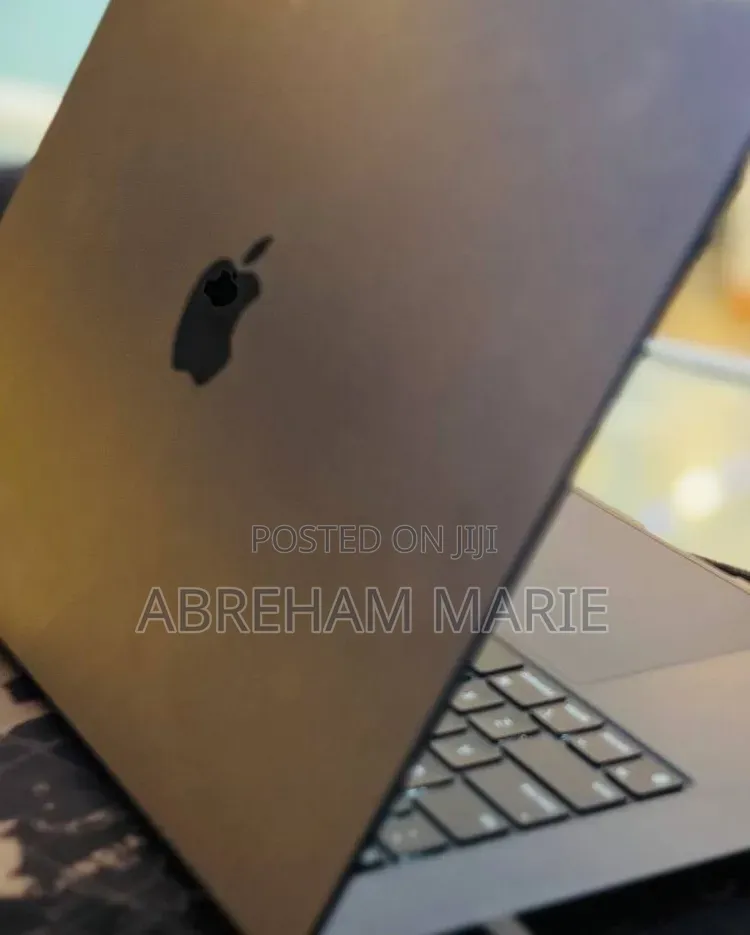 New Laptop Apple MacBook Air 2024 M3 8GB Apple M3 SSD 256GB