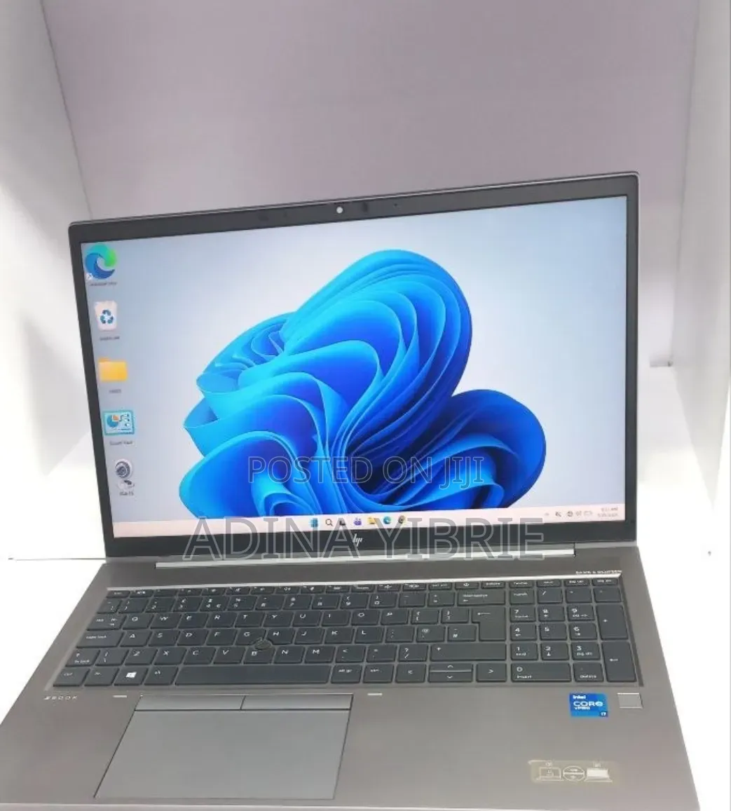 New Laptop HP ZBook Firefly G8 16GB Intel Core i7 SSD 512GB