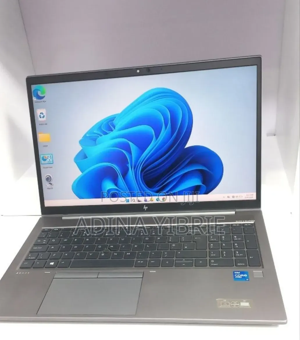 New Laptop HP ZBook Firefly G8 16GB Intel Core i7 SSD 512GB