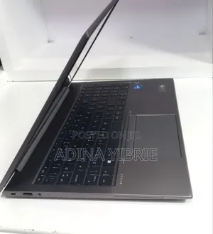 New Laptop HP ZBook Firefly G8 16GB Intel Core i7 SSD 512GB
