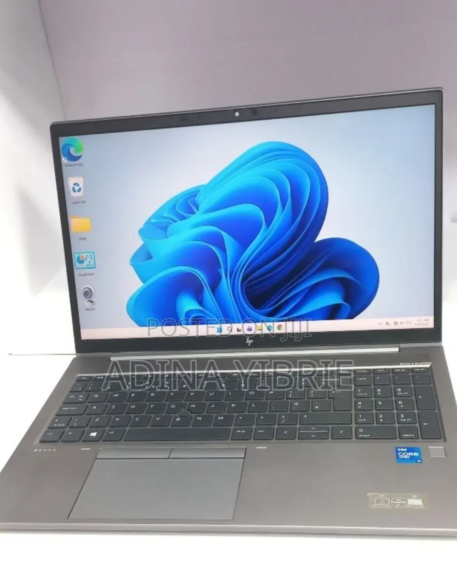 New Laptop HP ZBook Firefly G8 16GB Intel Core i7 SSD 512GB