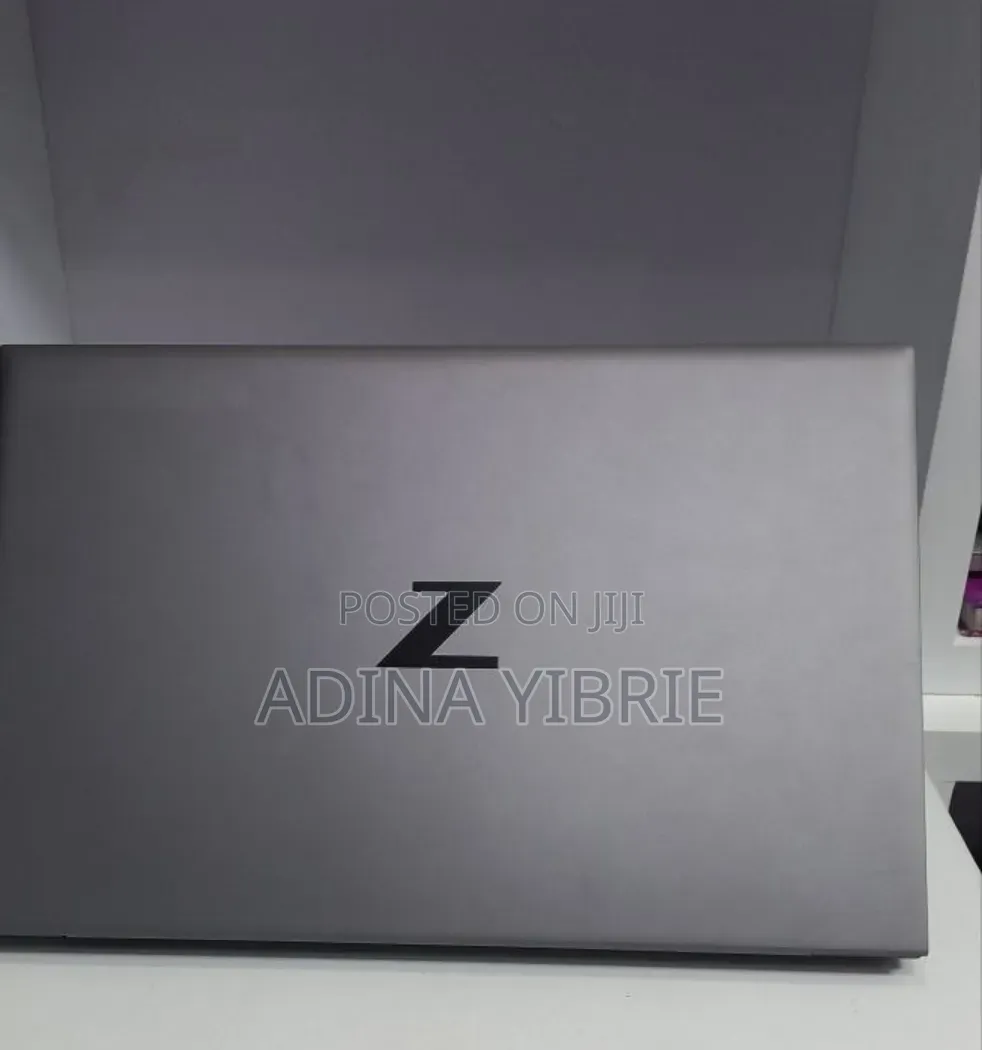 New Laptop HP ZBook Firefly G8 16GB Intel Core i7 SSD 512GB