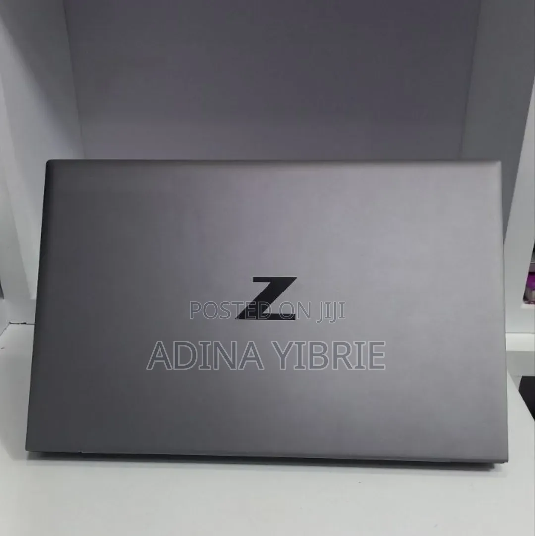 New Laptop HP ZBook Firefly G8 16GB Intel Core i7 SSD 512GB