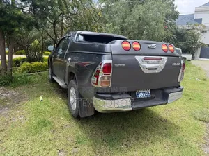 Toyota Hilux 2016 Burgundy