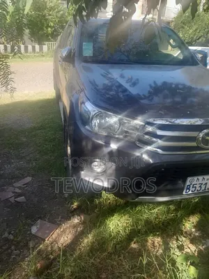 Toyota Hilux 2016 Burgundy