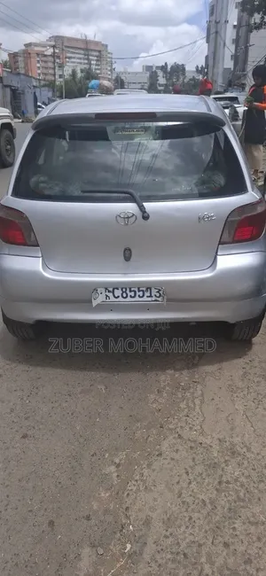 Toyota Vitz 2001 Silver