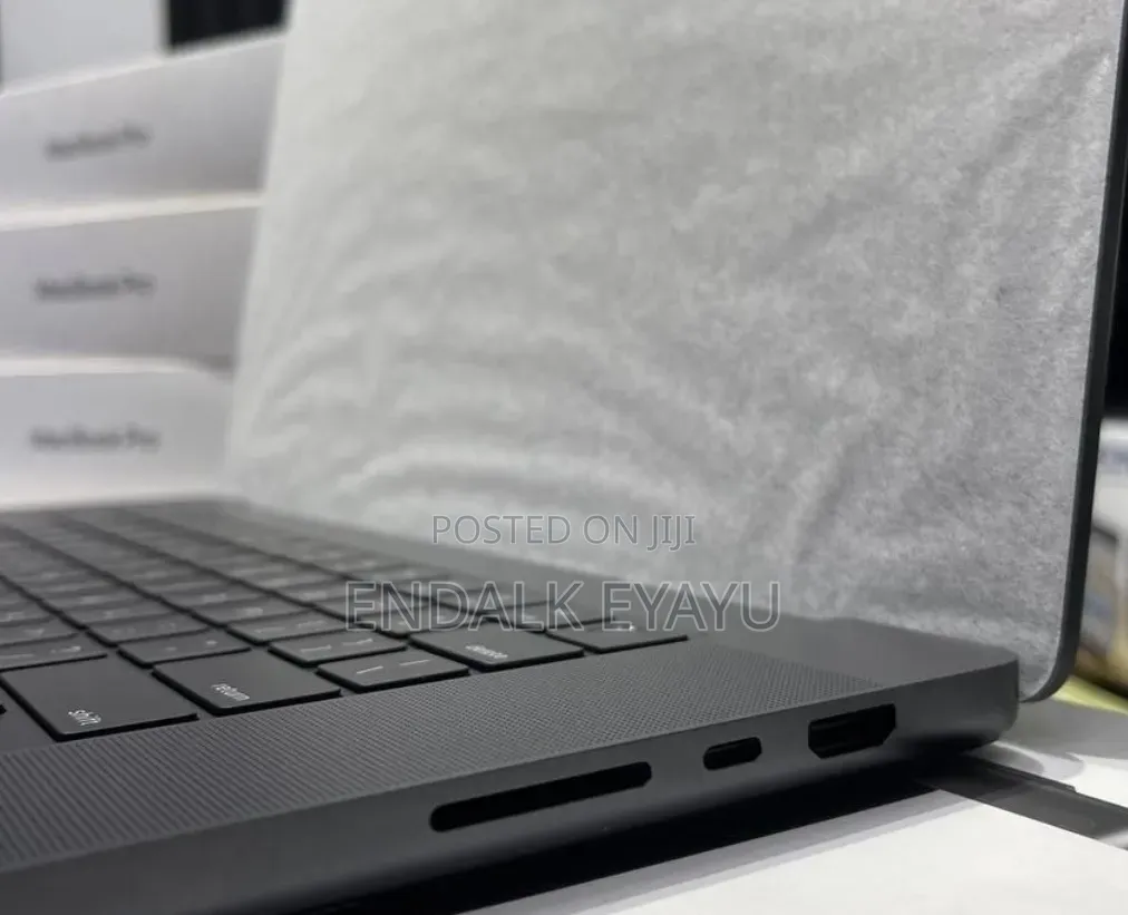 New Laptop Apple MacBook Pro 2024 M4 Max 64GB Apple M4 Max SSD 2T