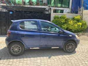 Toyota Vitz 2000