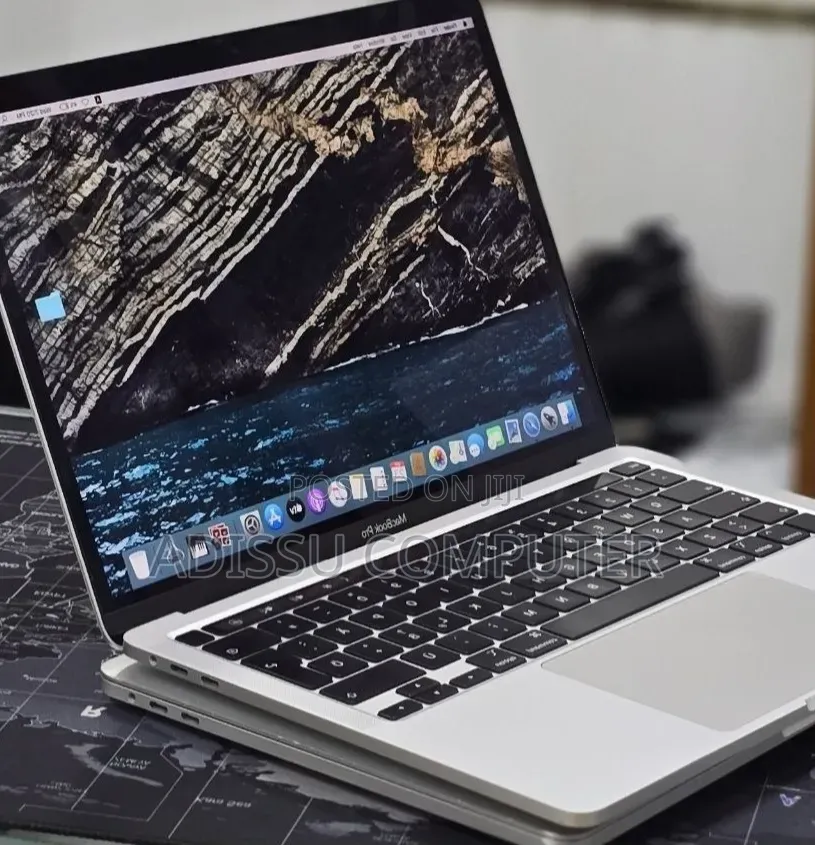 New Laptop Apple MacBook Pro 2020 32GB Intel Core i7 SSD 512GB