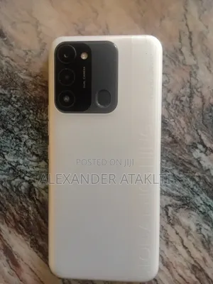Tecno Spark 8C 64 GB Silver