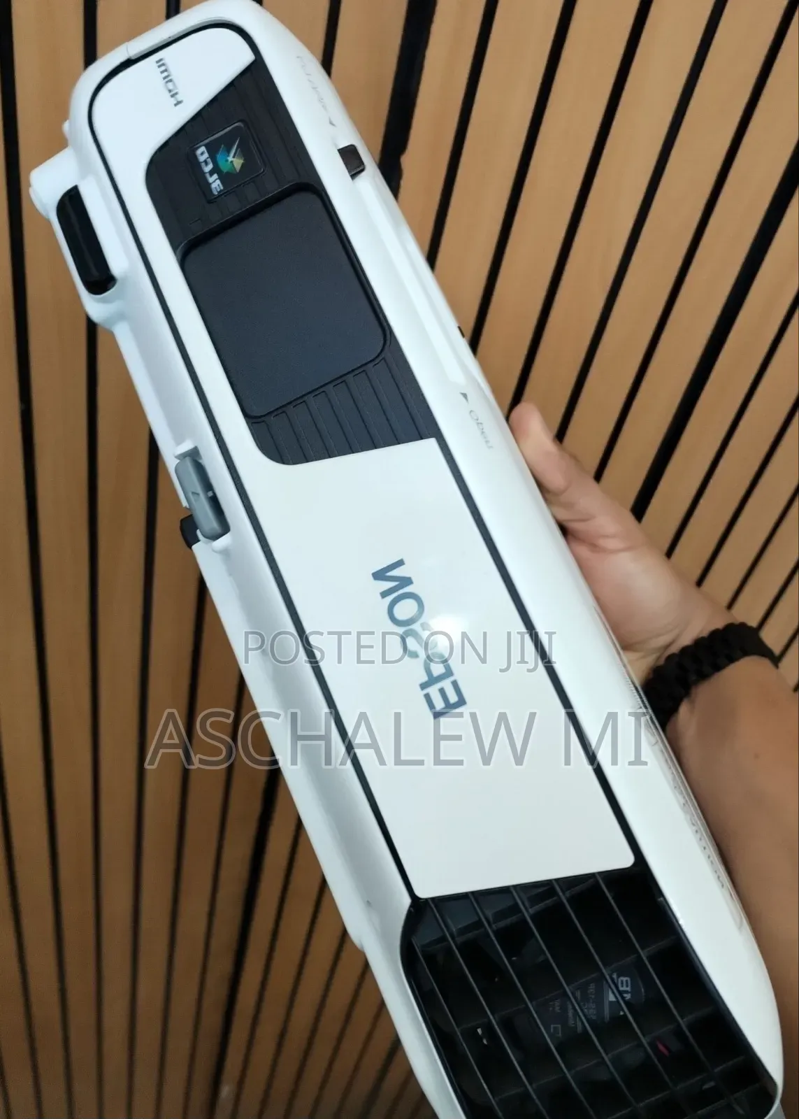EPSON Projector Model Name: EB-S31 Has : Bag & Remote Hardware