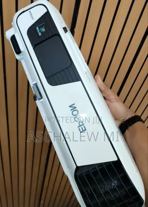 EPSON Projector Model Name: EB-S31 Has : Bag & Remote Hardware