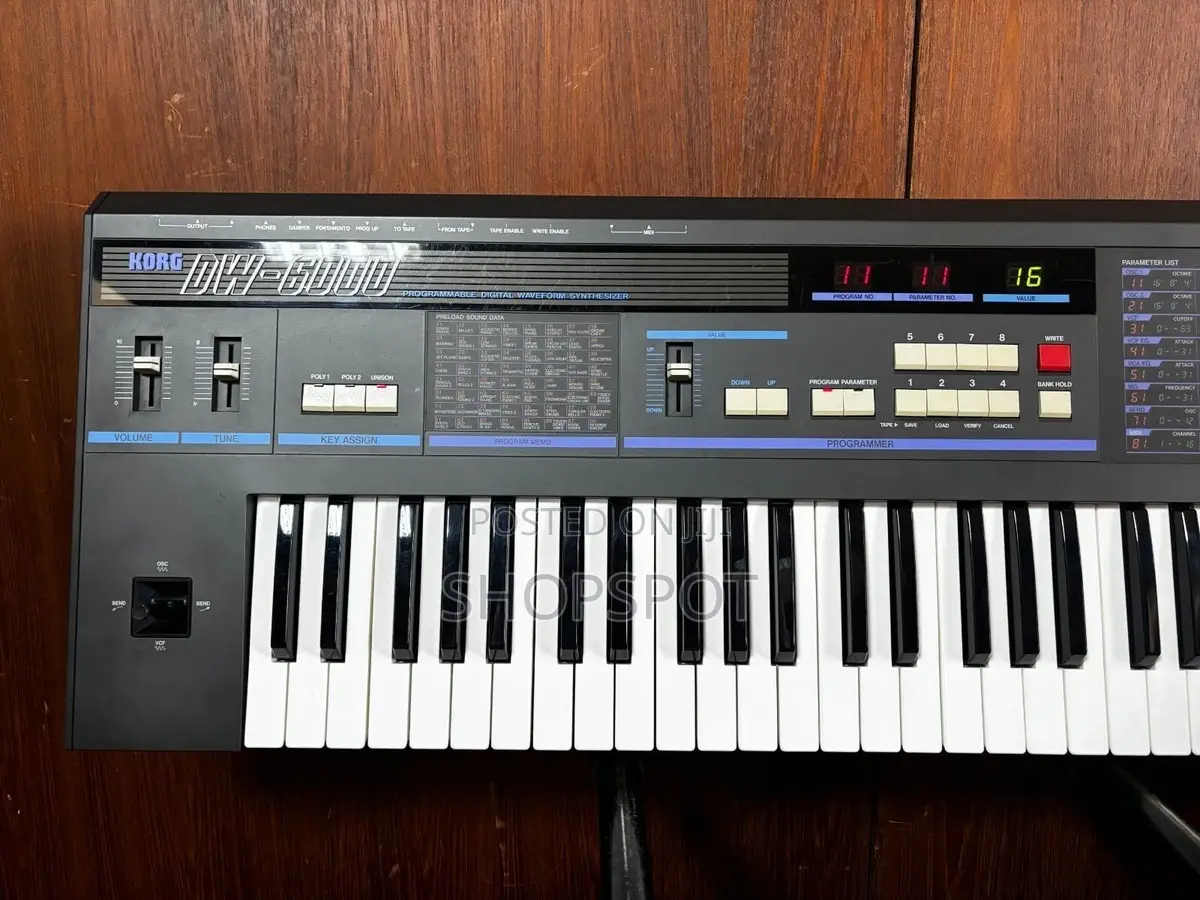Korg DW-6000 Vintage Synthesizer – Excellent Condition