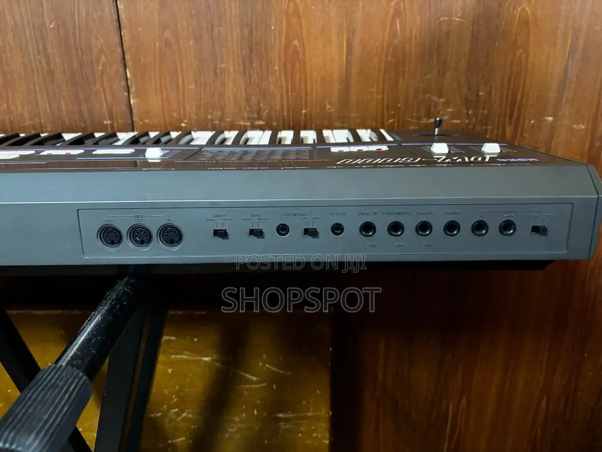 Korg DW-6000 Vintage Synthesizer – Excellent Condition