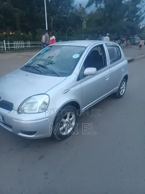 Toyota Vitz 2004 Silver