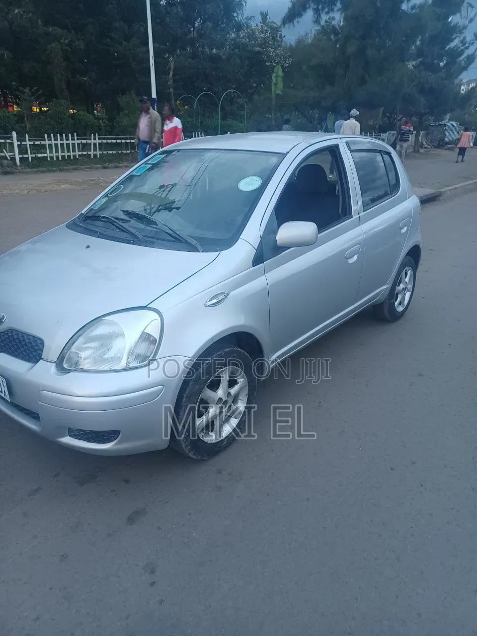 Toyota Vitz 2004 Silver
