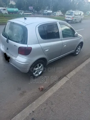 Toyota Vitz 2004 Silver