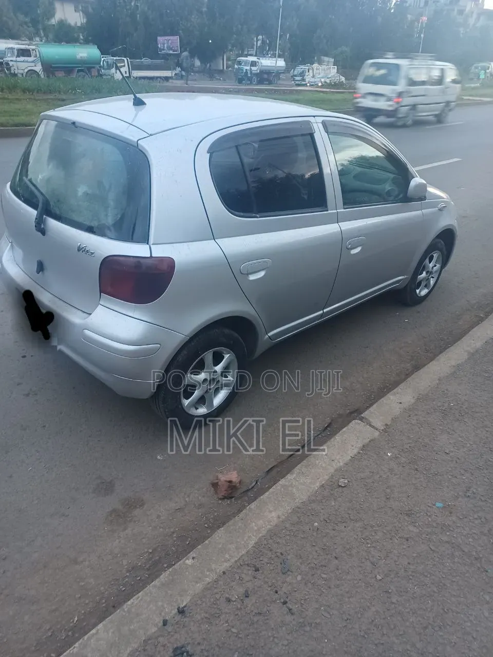 Toyota Vitz 2004 Silver
