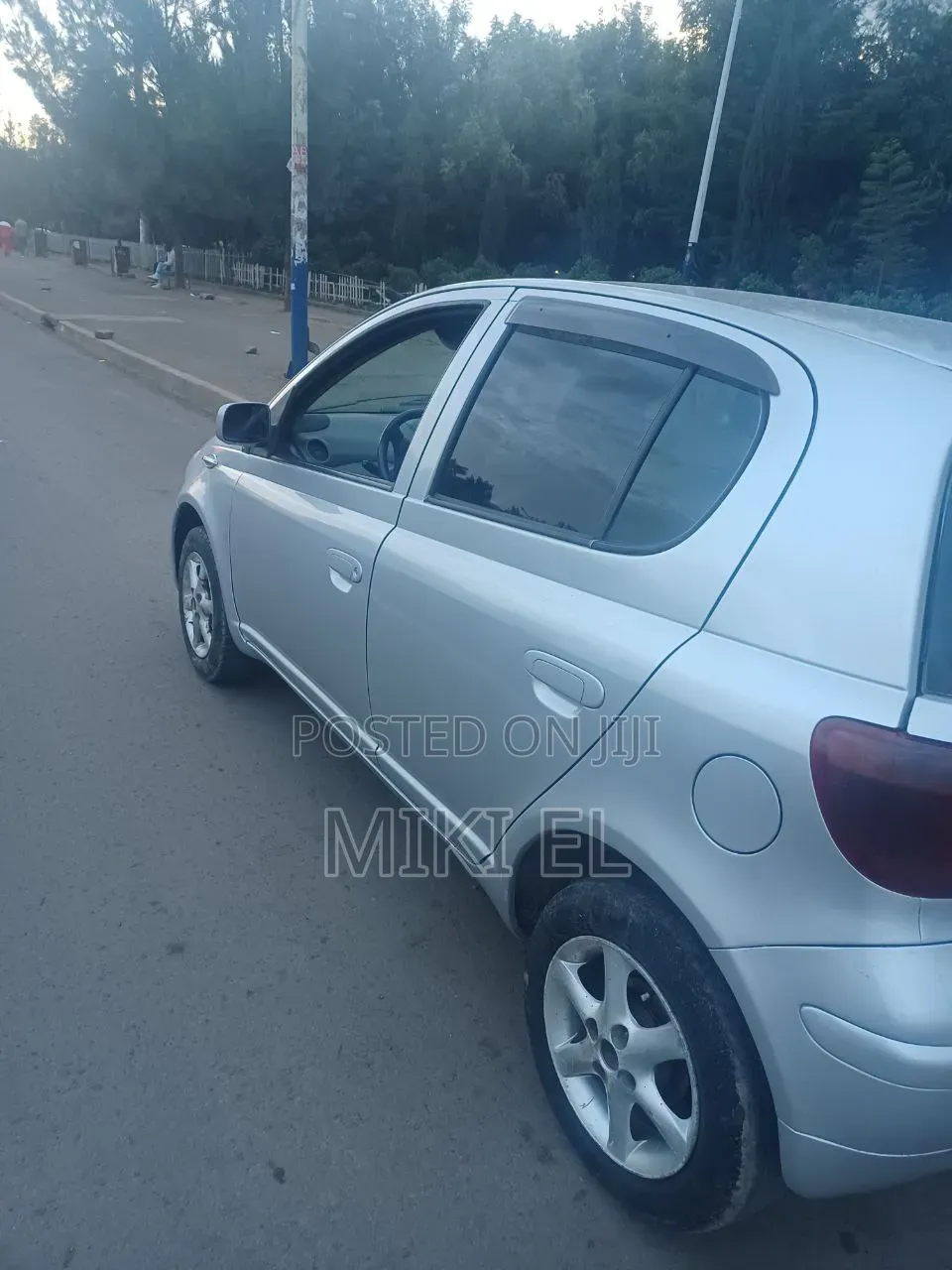 Toyota Vitz 2004 Silver