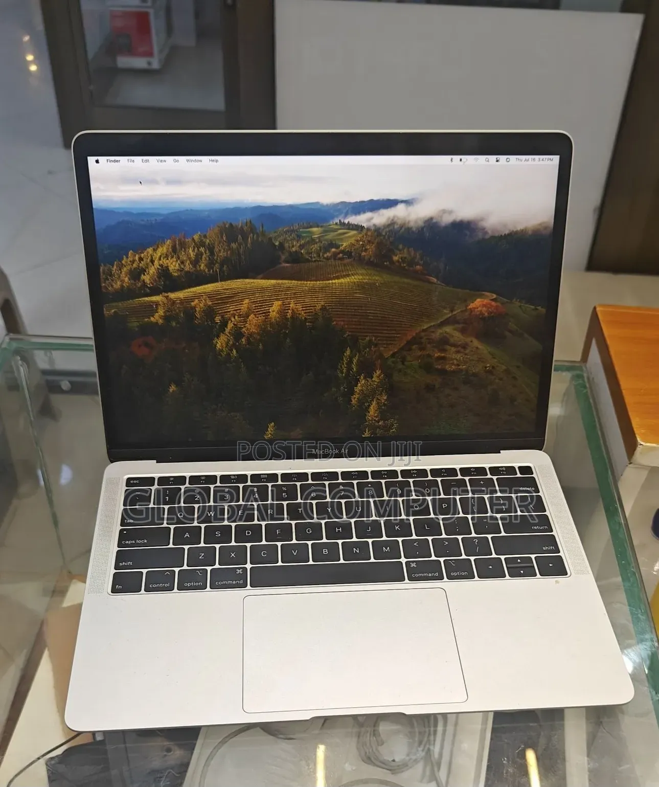 New Laptop Apple MacBook Air 2019 8GB Intel Core i5 SSD 256GB