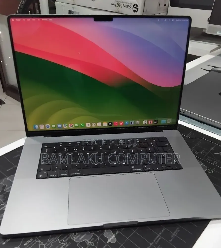 New Laptop Apple MacBook Pro 2024 M4 16GB Apple M4 Pro SSD 512GB