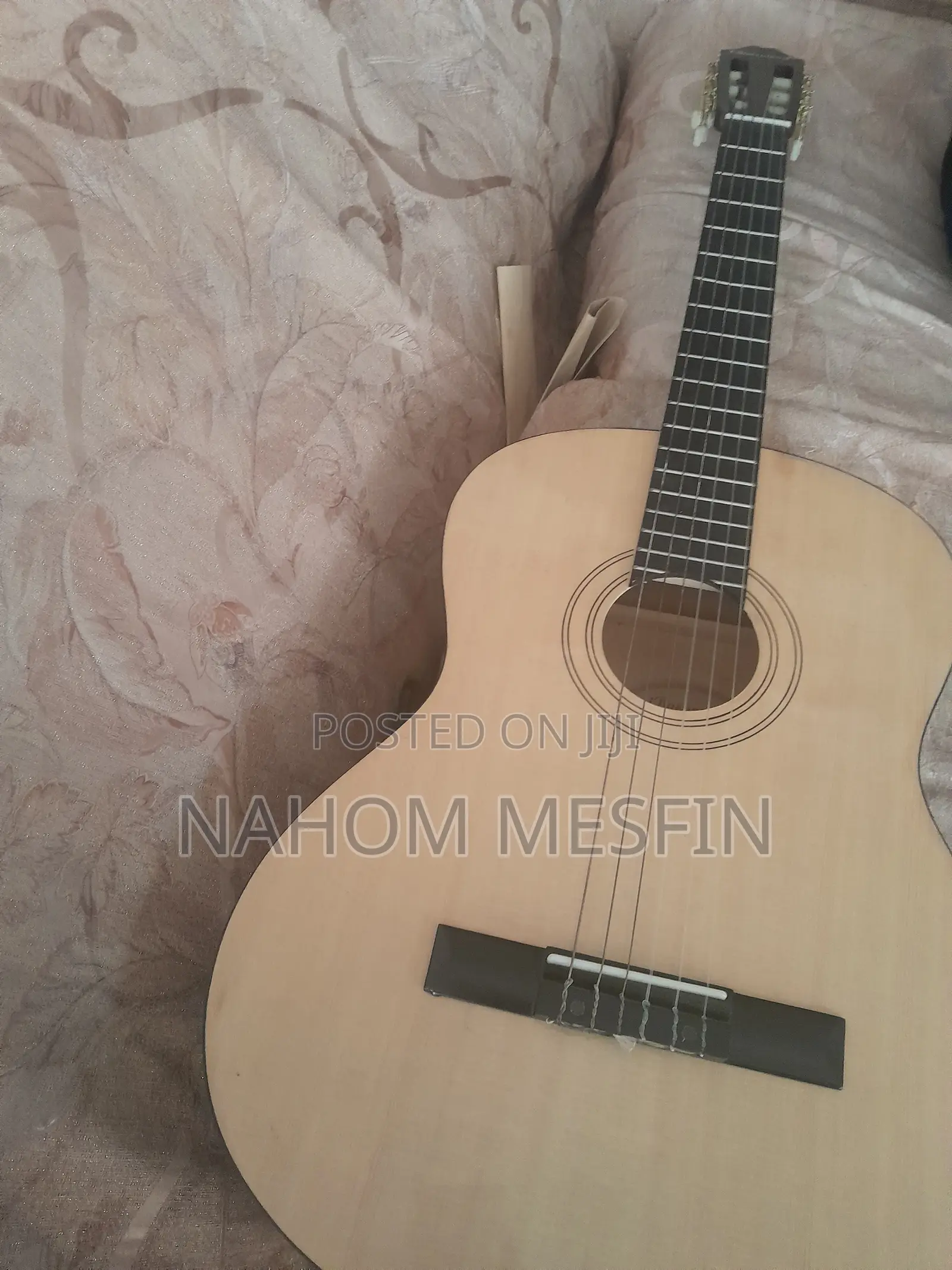 Brand New Box Gitar