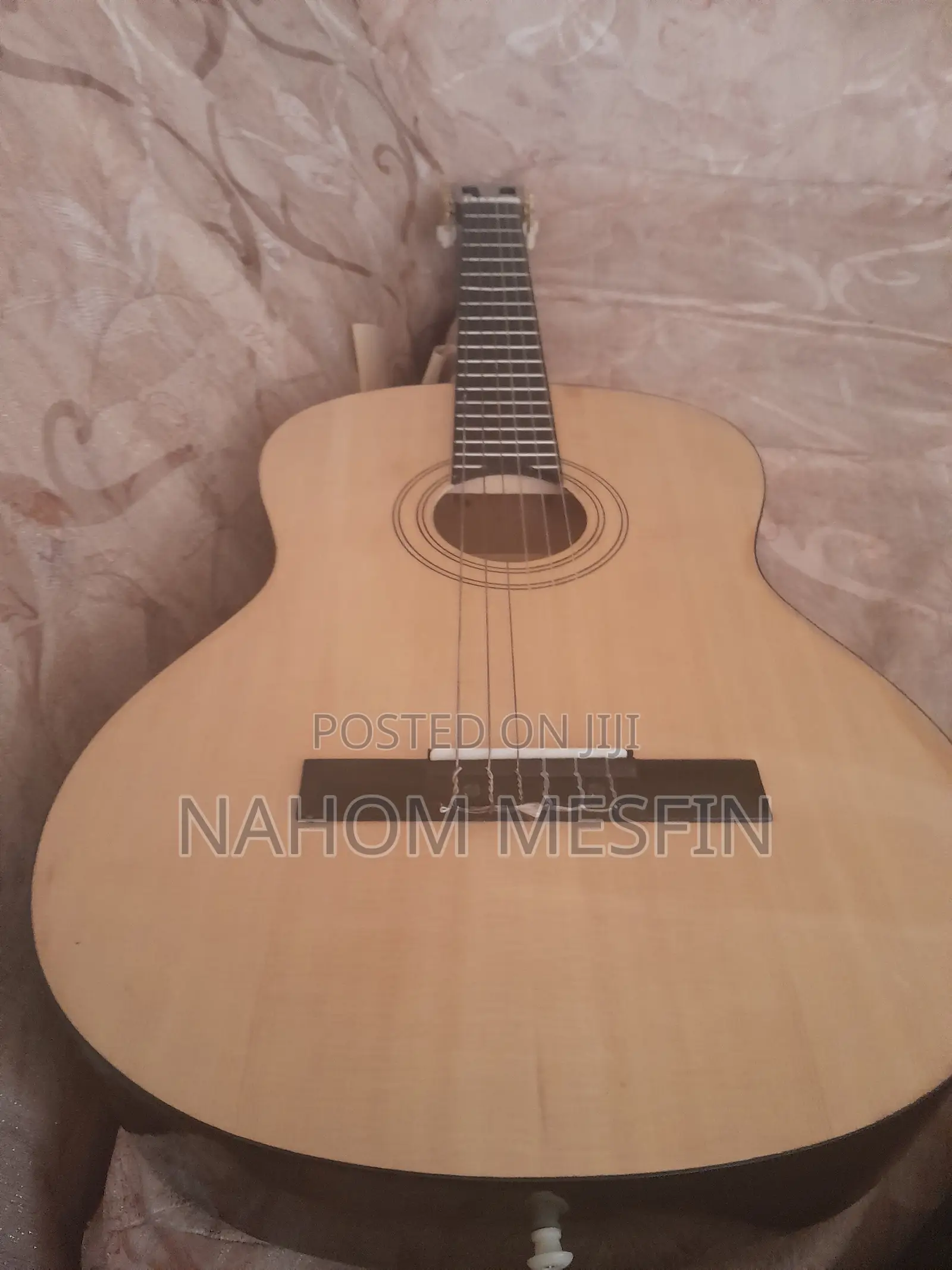 Brand New Box Gitar