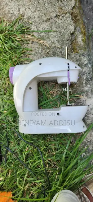 Mini Sewing Machine