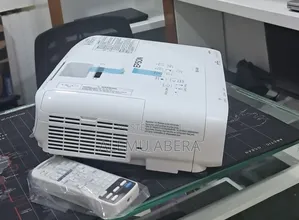 Brand New Epson Projector Model : EB-X49 Technology: 3LCD,