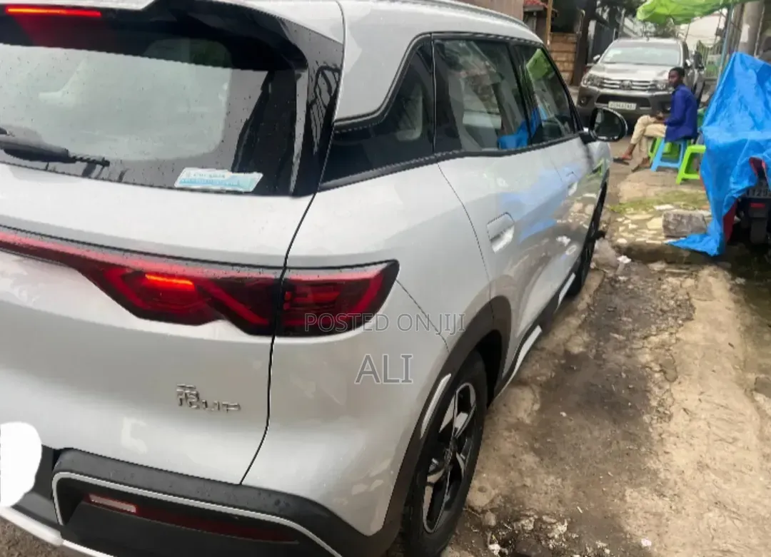 BYD Yuan Up 2024 Off white