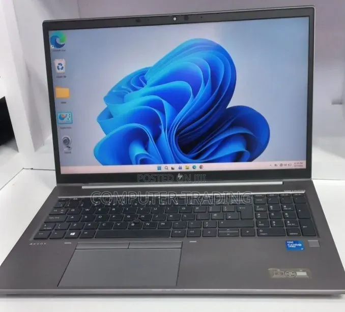 New Laptop HP ZBook Firefly G8 16GB Intel Core i7 SSD 512GB