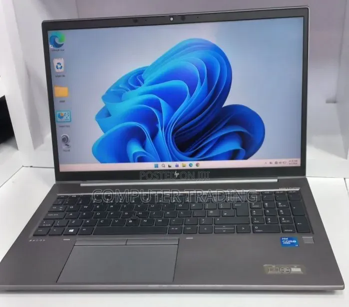 New Laptop HP ZBook Firefly G8 16GB Intel Core i7 SSD 512GB