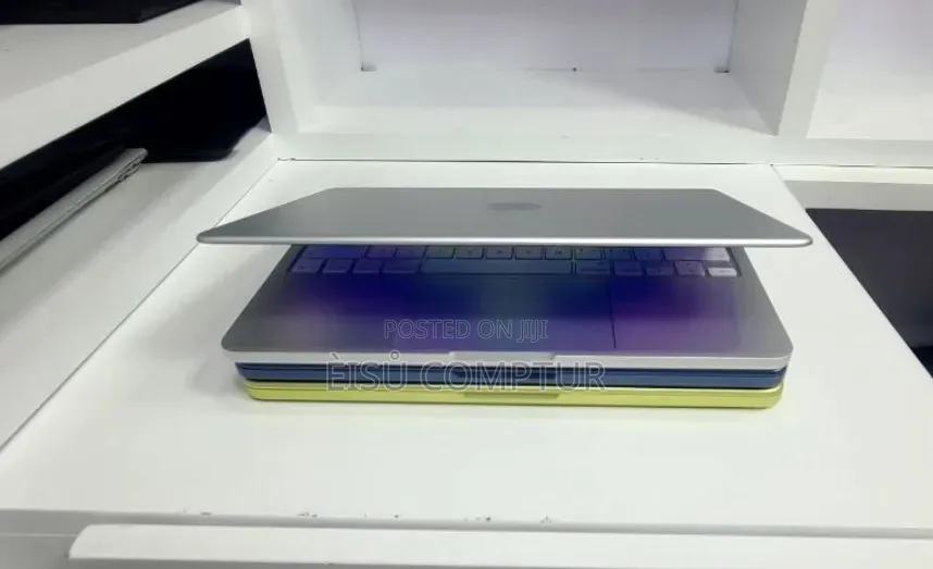 New Laptop Apple MacBook Pro 2026 M6 8GB Apple M5 SSD 256GB