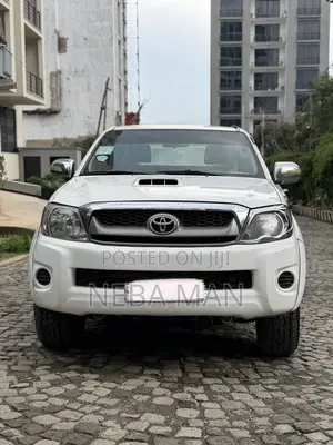 Toyota Hilux 2010 White