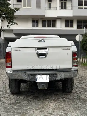 Toyota Hilux 2010 White