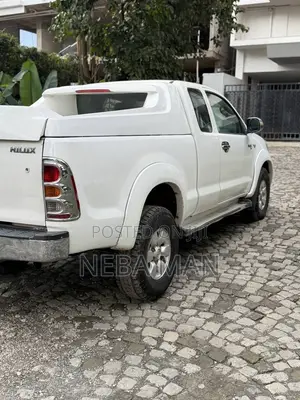 Toyota Hilux 2010 White
