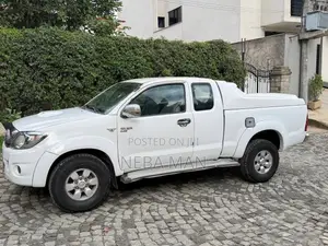 Toyota Hilux 2010 White