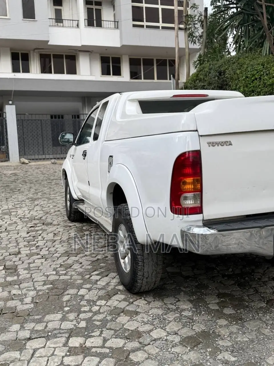 Toyota Hilux 2010 White