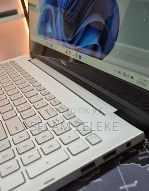 New Laptop Dell Inspiron 15 16GB Intel Core i5 SSD 256GB