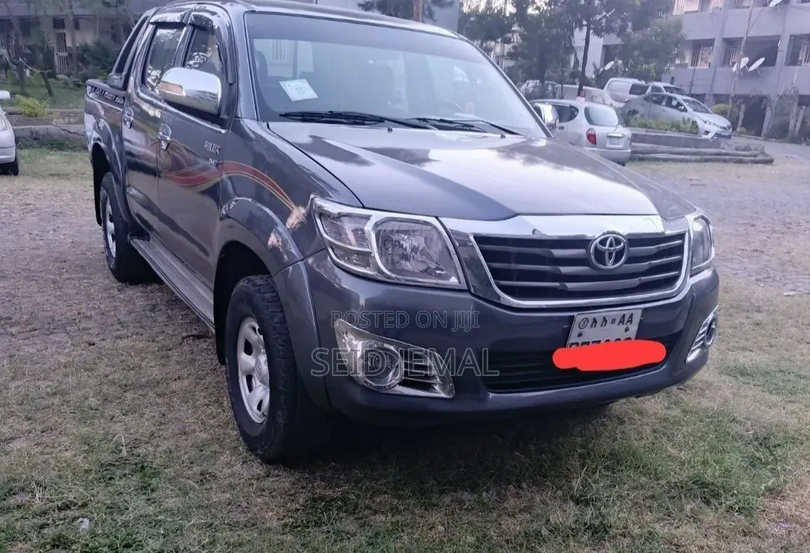 Toyota Hilux 2015 Gray