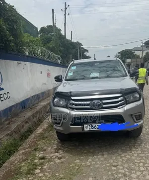 Toyota Hilux 2017 Silver
