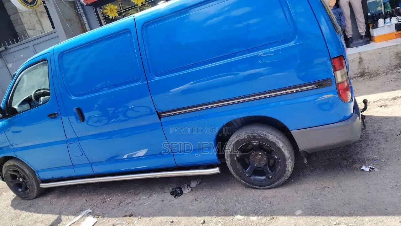 Toyota HiAce 2005 Blue