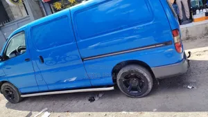 Toyota HiAce 2005 Blue