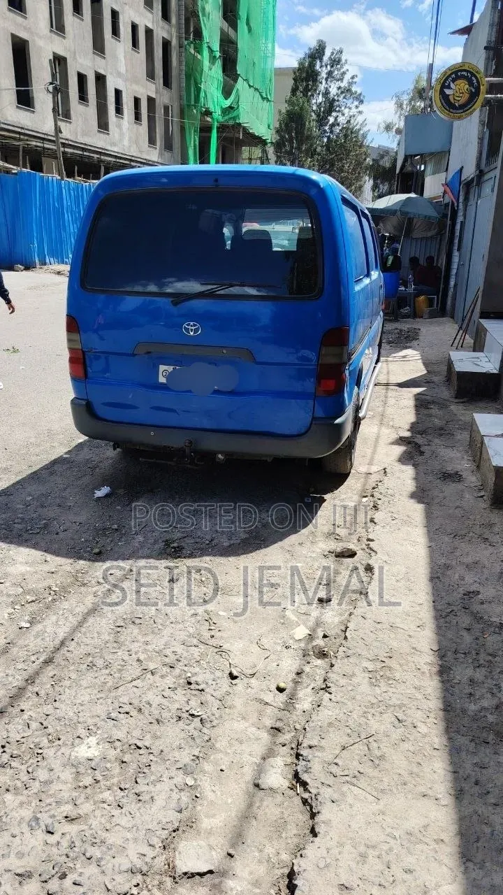 Toyota HiAce 2005 Blue