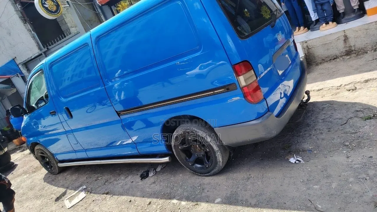 Toyota HiAce 2005 Blue