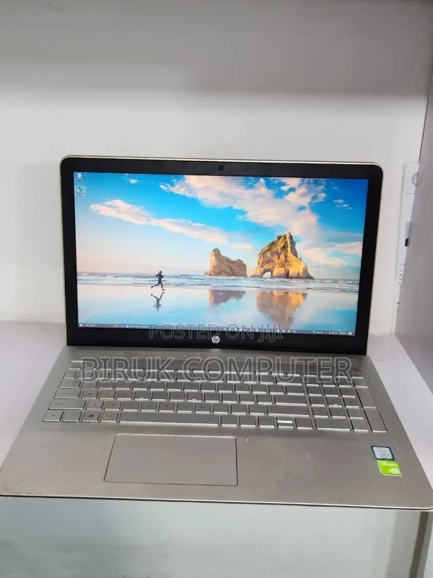 New Laptop HP Pavilion 15 8GB Intel Core i5 SSD 1T