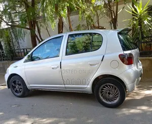 Toyota Vitz 2001 Silver