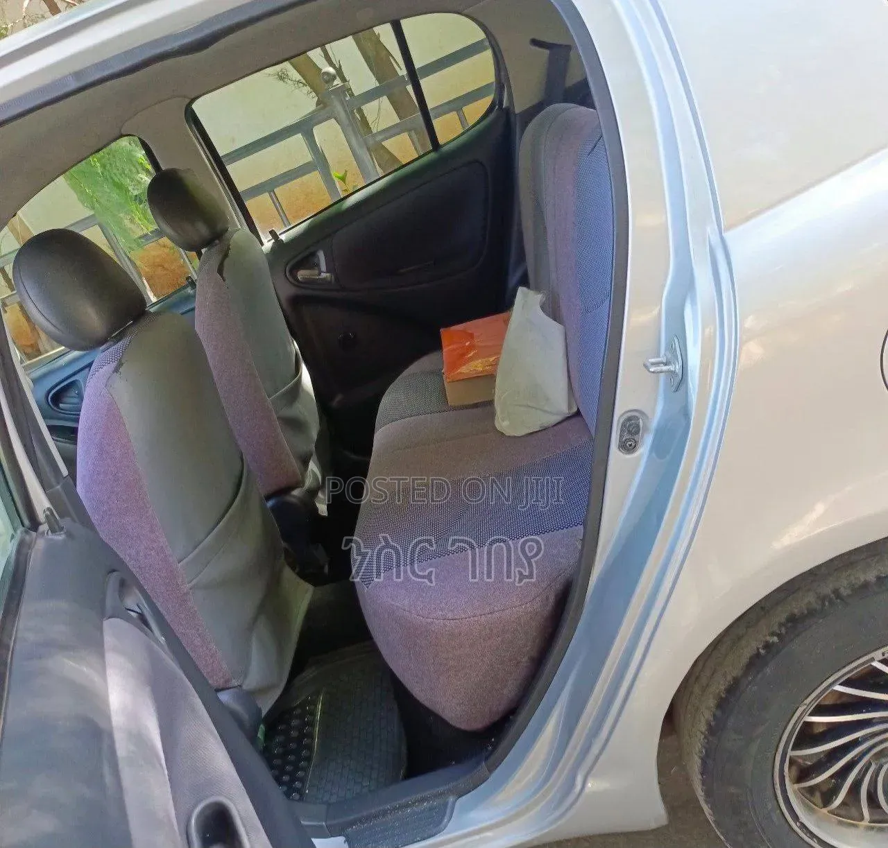 Toyota Vitz 2001 Silver