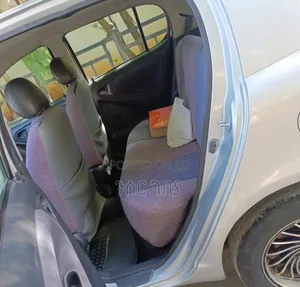 Toyota Vitz 2001 Silver